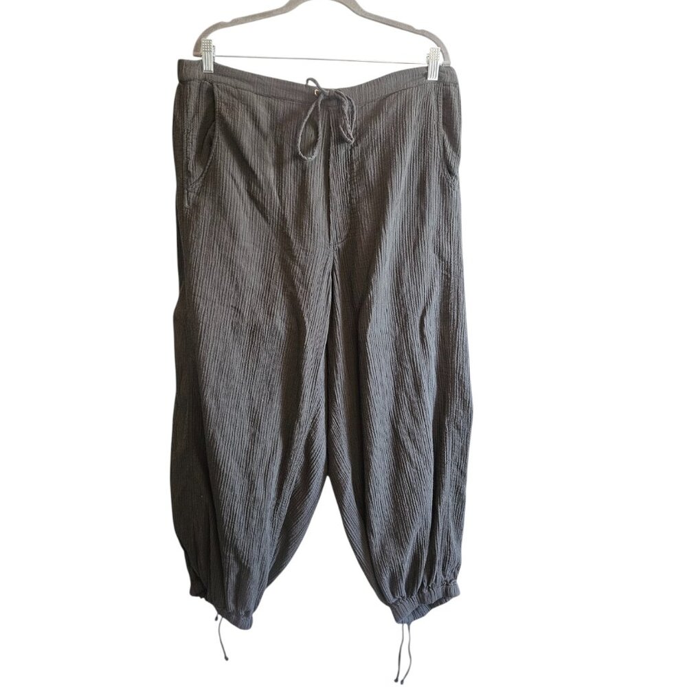 Pilcro Black Seersucker Parachute Pants - Picture 3 of 9